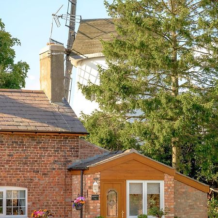 Saughall Mill Farm Cottage Chester Eksteriør billede