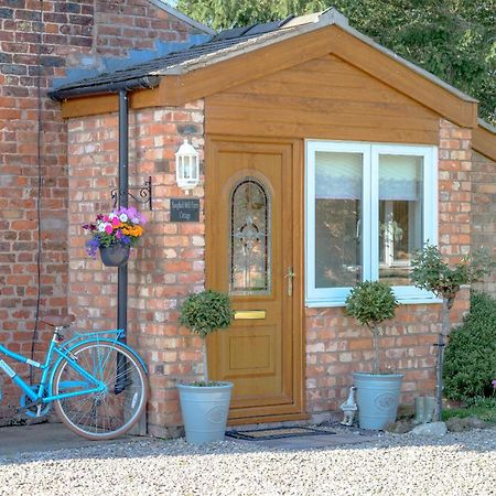 Saughall Mill Farm Cottage Chester Eksteriør billede