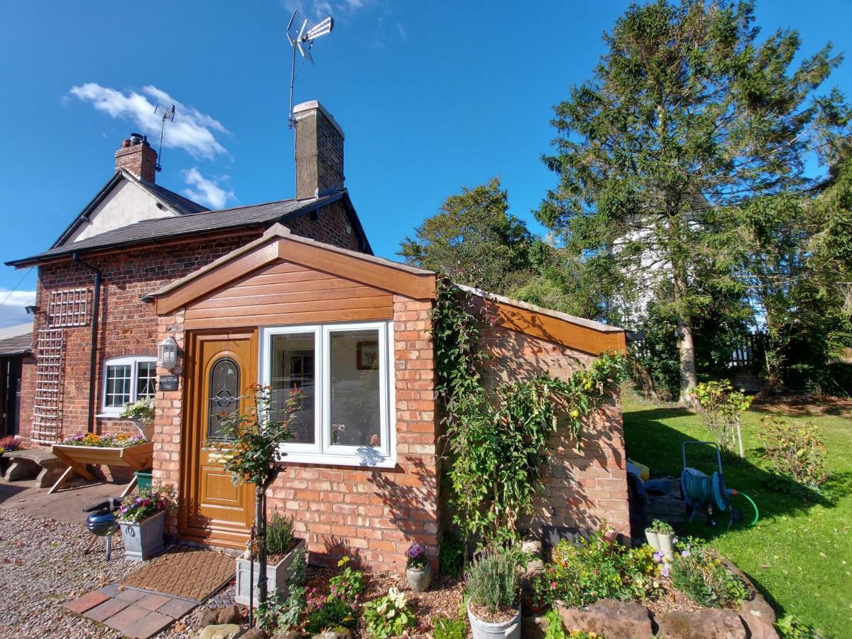 Saughall Mill Farm Cottage Chester Eksteriør billede